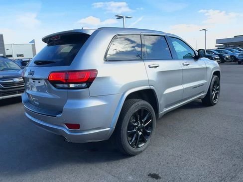 Used 2018 Jeep Grand Cherokee Altitude image 8