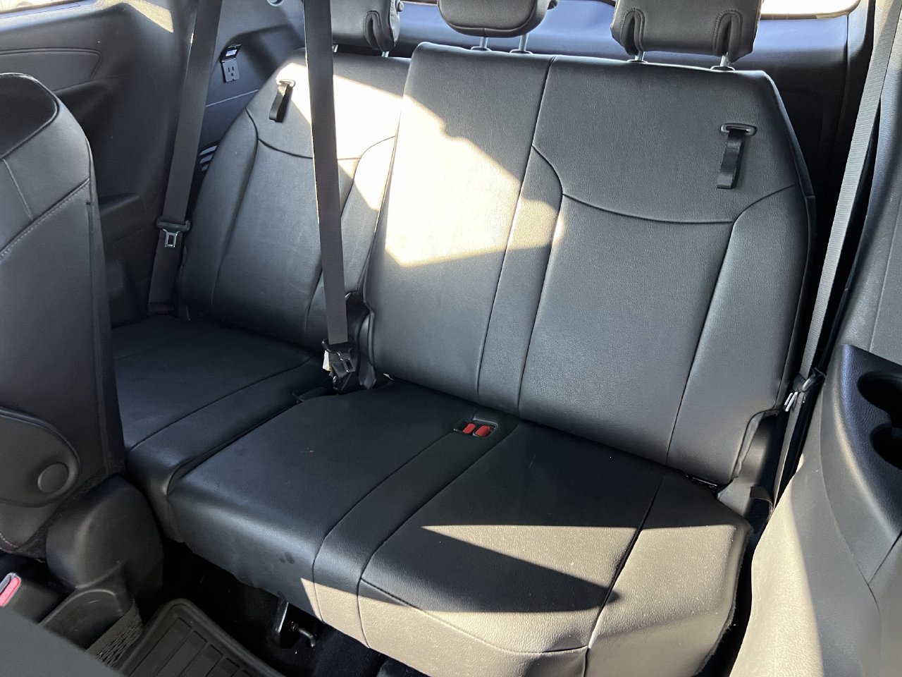 Used 2025 Toyota Sienna Platinum AWD/4WD image 12