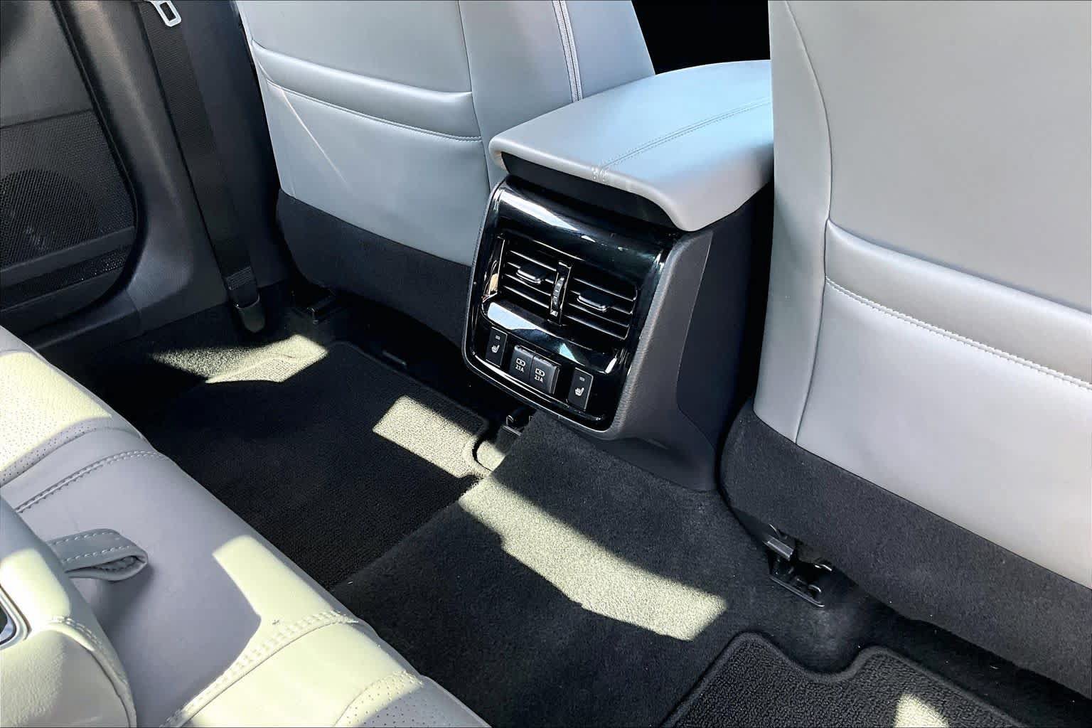 Used 2020 Toyota Avalon Limited FWD image 10