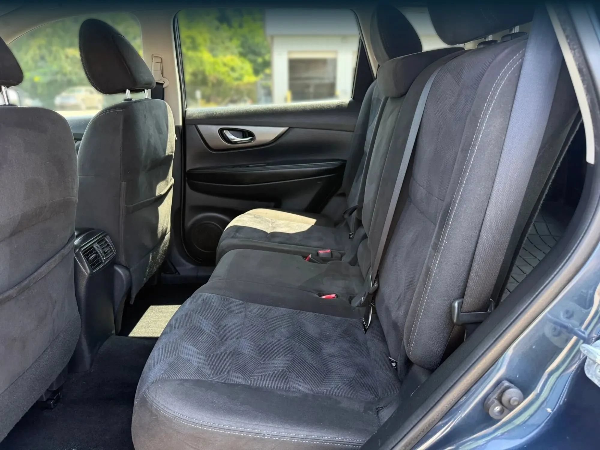 Used 2015 Nissan Rogue SV AWD/4WD image 21