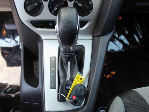 Used 2014 Ford Focus SE w/ SE Sport Package FWD image 21