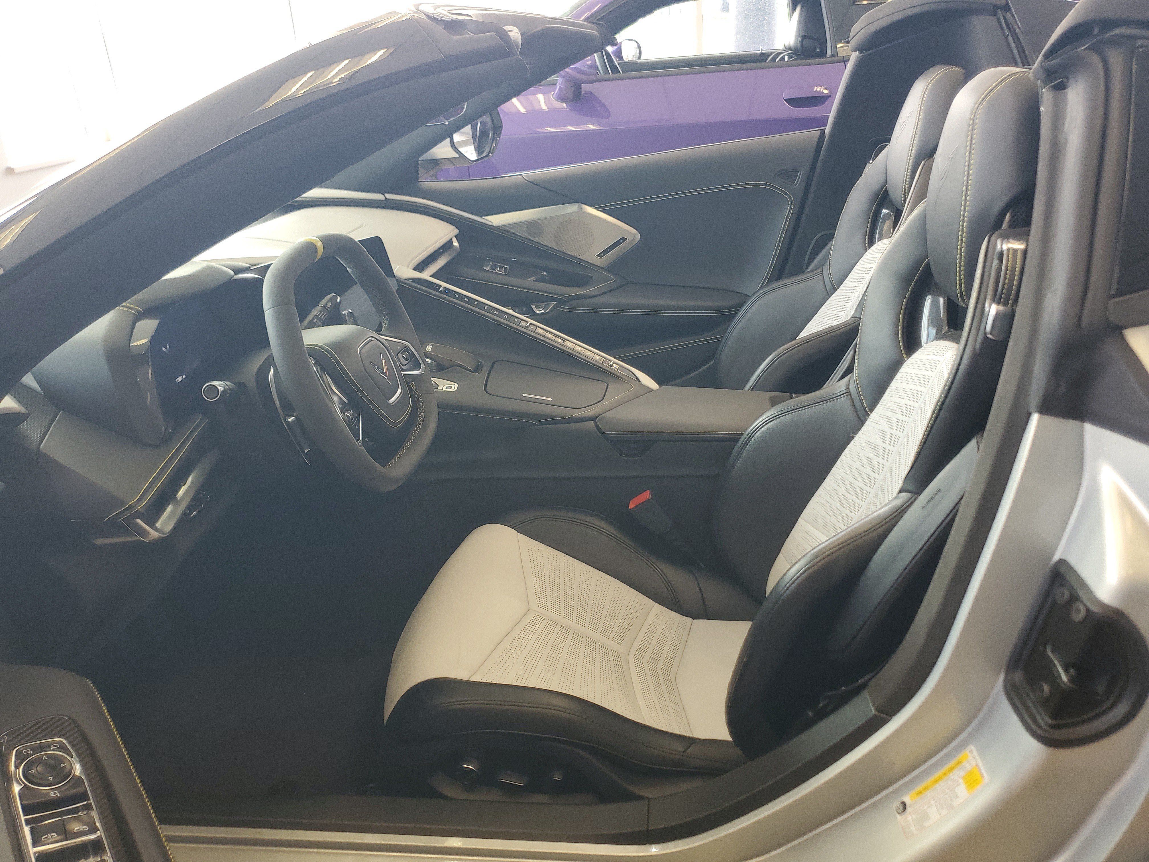 Used 2021 Chevrolet Corvette Stingray Premium Conv w/ Z51 Performance Package RWD image 10