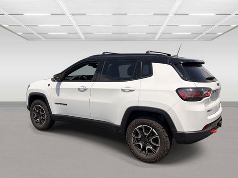 Used 2025 Jeep Compass Trailhawk w/ Trailhawk Elite Group AWD/4WD image 3
