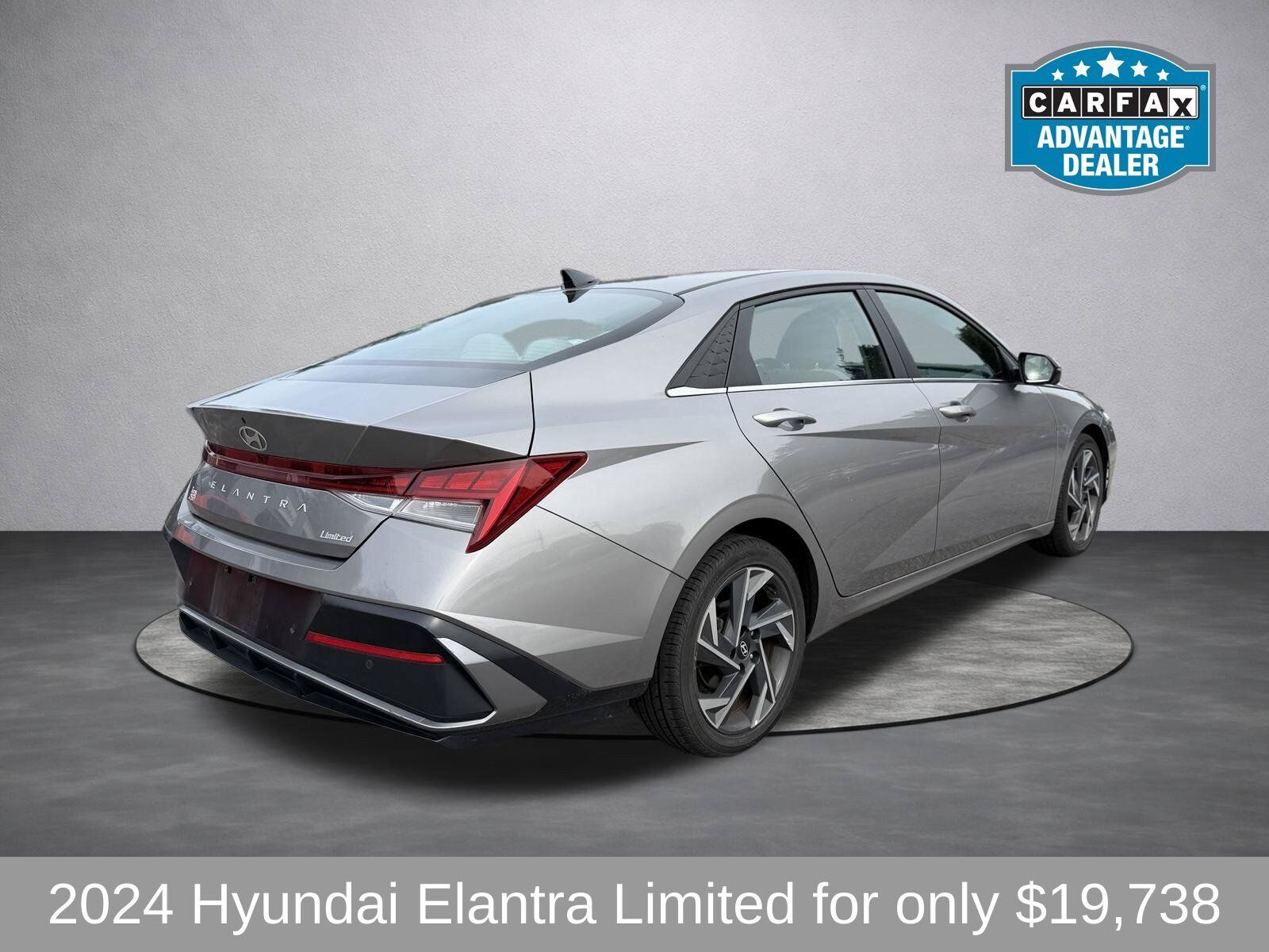 Used 2024 Hyundai Elantra Limited FWD image 3