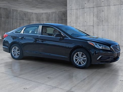 Used 2017 Hyundai Sonata SE w/ Cargo Package image 7