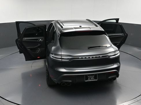 Certified 2026 Porsche Macan AWD/4WD image 33