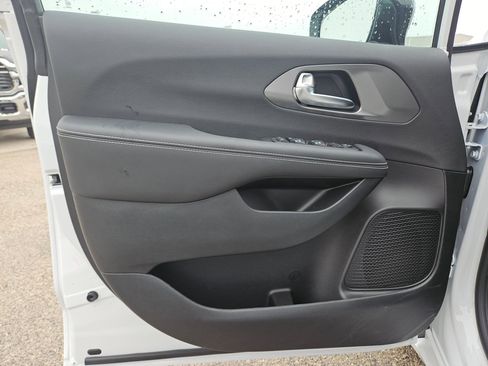 New 2026 Chrysler Voyager LX image 11