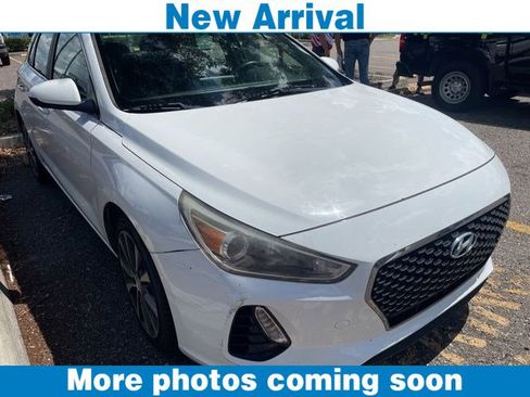 Used 2019 Hyundai Elantra GT FWD image 1