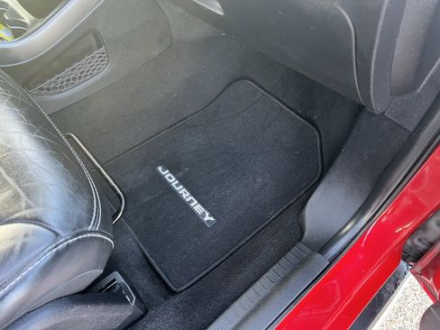 Used 2015 Dodge Journey Crossroad w/ Flexible Seating Group image 8