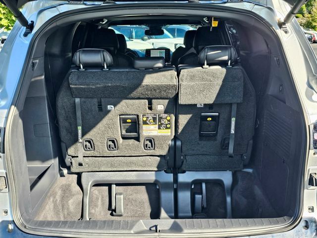 Used 2024 Toyota Sienna XSE w/ XSE Premium Package FWD image 12
