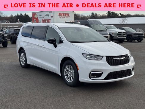 New 2026 Chrysler Pacifica Select image 1