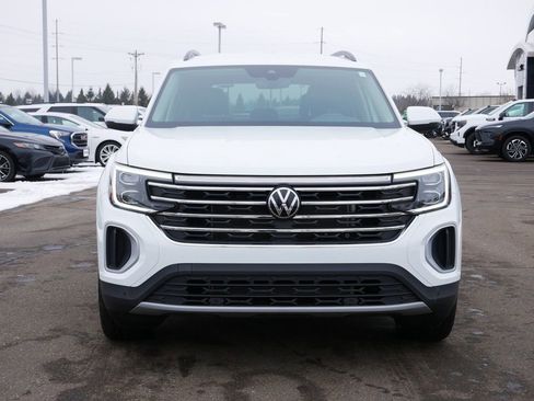 Used 2025 Volkswagen Atlas SE AWD/4WD image 2