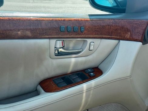 Used 2004 Lexus LS 430 RWD image 12