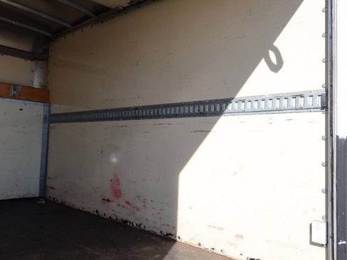 Used 2010 Ford E-350 and Econoline 350 Super Duty image 25