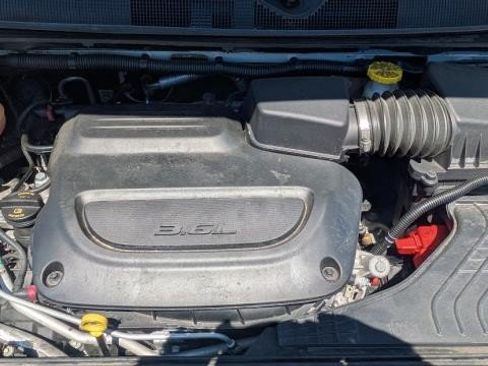 Used 2023 Chrysler Pacifica Touring-L FWD image 22