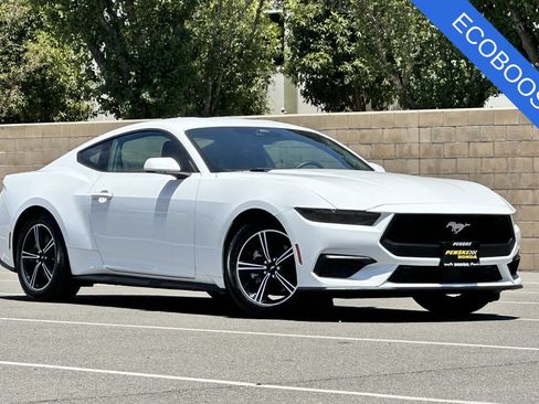 Used 2025 Ford Mustang Coupe RWD image 2