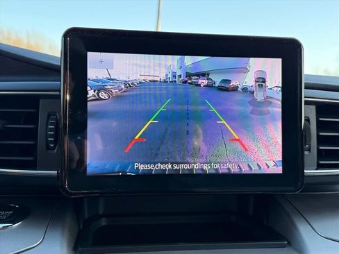 Used 2022 Ford Explorer XLT w/ Equipment Group 202A image 25