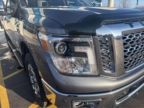 Used 2019 Nissan Titan SL w/ Chrome Package AWD/4WD image 5