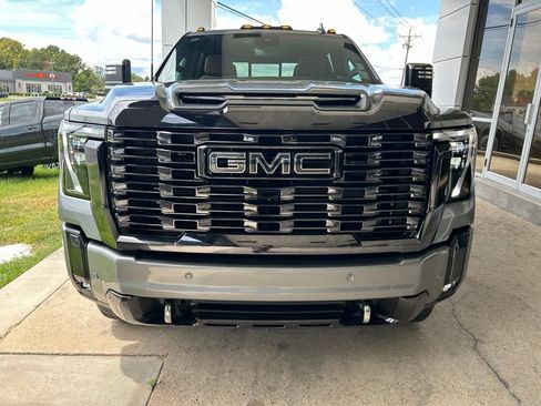 Used 2024 GMC Sierra 2500 Denali Ultimate w/ Max Trailering Package AWD/4WD image 3