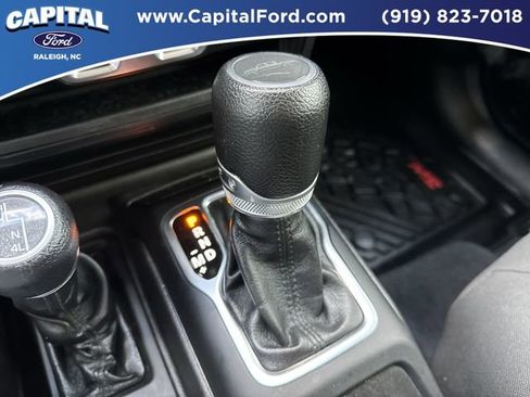 Used 2022 Jeep Gladiator Willys image 29