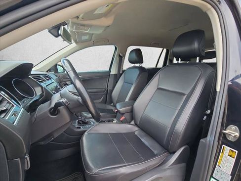 Used 2018 Volkswagen Tiguan SEL AWD/4WD image 14