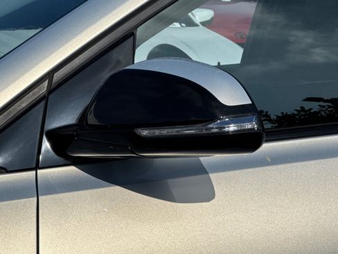 Used 2023 Chevrolet Bolt EUV LT w/ Comfort Package image 48