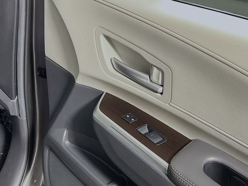 Used 2024 Toyota Sienna XLE image 32