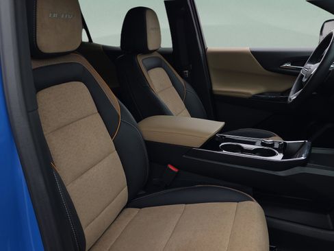 Used 2025 Chevrolet Equinox ACTIV w/ Safety and Technology Package image 15