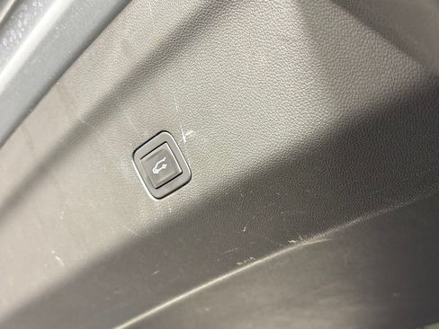 Used 2025 GMC Yukon XL Denali AWD/4WD image 29