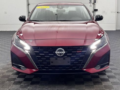 Used 2025 Nissan Altima 2.5 SR FWD image 14