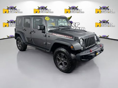 Used 2018 Jeep Wrangler Unlimited Rubicon w/ Connectivity Group AWD/4WD image 3
