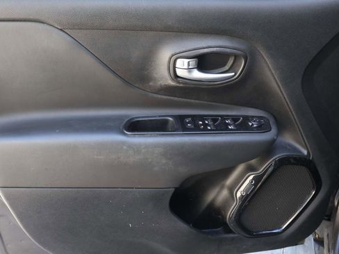 Used 2020 Jeep Renegade Altitude image 7