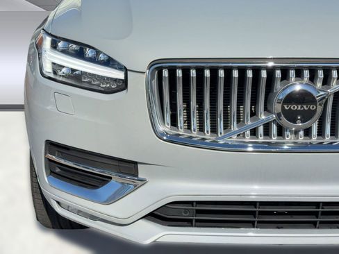 Used 2025 Volvo XC90 B5 Plus image 11