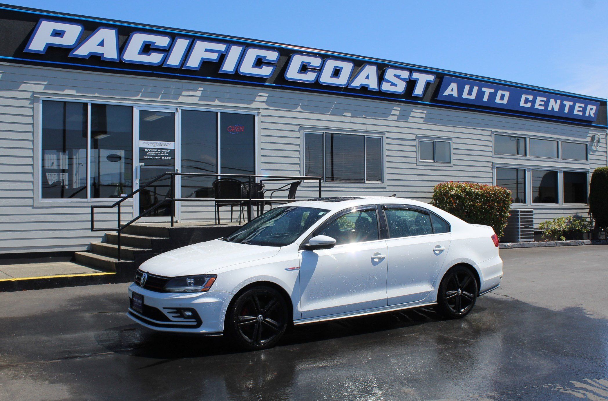 Used 2017 Volkswagen Jetta GLI FWD image 1