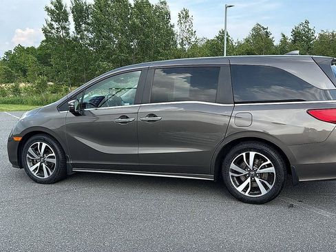 Used 2023 Honda Odyssey Touring image 10