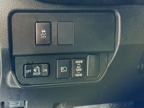 Certified 2023 Toyota Tacoma TRD Off-Road AWD/4WD image 10
