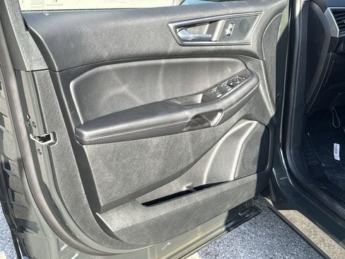 New 2024 Ford Edge SE w/ Black Appearance Package image 18