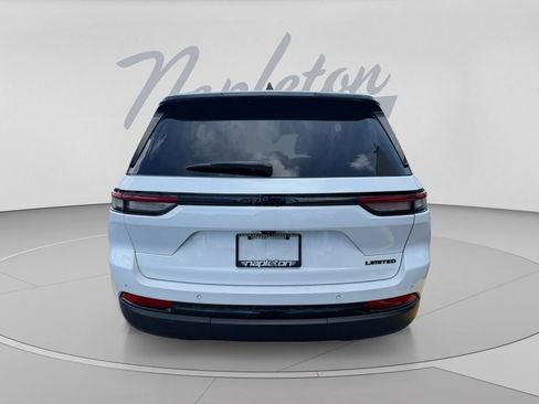 Used 2023 Jeep Grand Cherokee Limited w/ Black Appearance Package RWD image 9