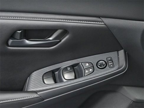 Used 2025 Nissan Sentra S image 10