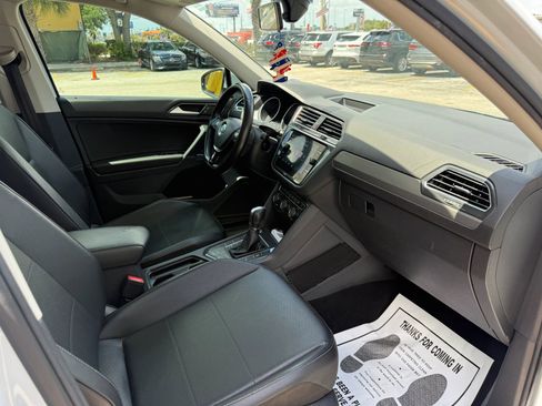 Used 2018 Volkswagen Tiguan SE w/ Panoramic Sunroof Package image 20
