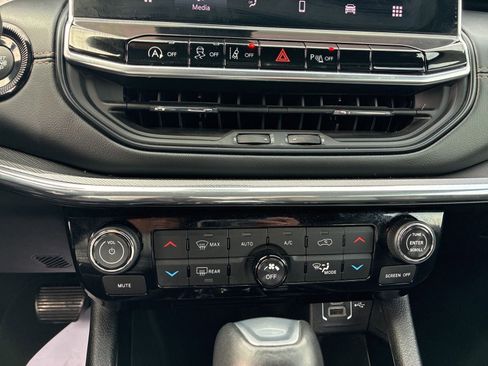 Used 2024 Jeep Compass Limited image 21