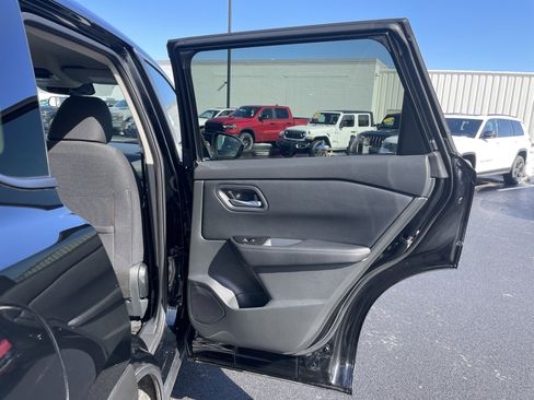 Used 2026 Nissan Rogue SV image 15