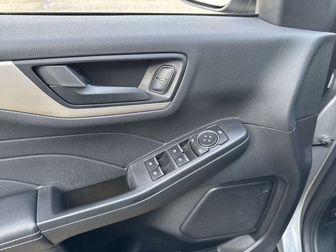 Used 2022 Ford Escape SE w/ SE Sport Appearance Package image 14