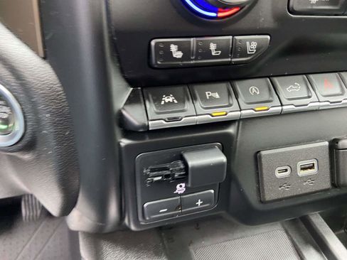 Used 2021 Chevrolet Silverado 1500 High Country w/ Technology Package image 15