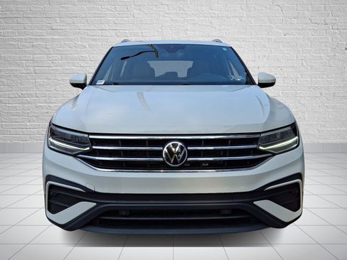 Used 2024 Volkswagen Tiguan SE AWD/4WD image 2