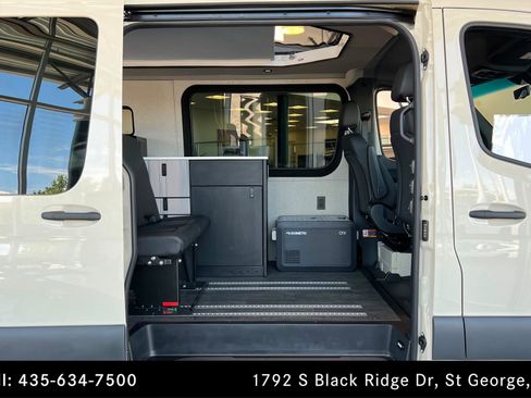Used 2025 Mercedes-Benz Sprinter 2500 image 11