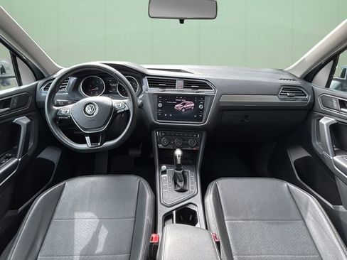 Used 2020 Volkswagen Tiguan SE image 25