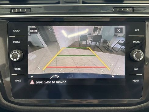 Used 2019 Volkswagen Tiguan SE w/ Panoramic Sunroof Package image 29