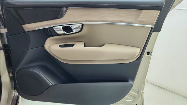 New 2026 Volvo XC90 T8 Plus w/ Protection Package Premier AWD/4WD image 39