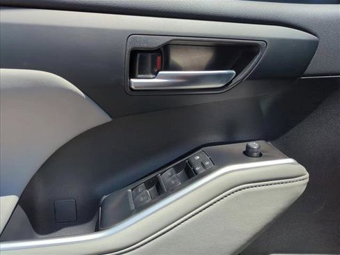 New 2026 Toyota Highlander XLE AWD/4WD image 11